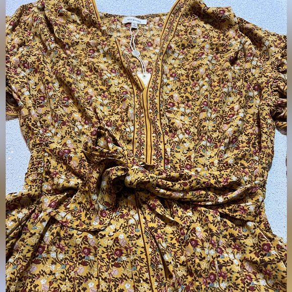 NWT Max Studio Floral Deep V Belted Peasant Blouse - Picture 2 of 11